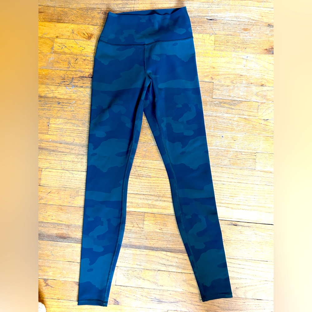 ALO Camo High Waist yoga pants Size S
